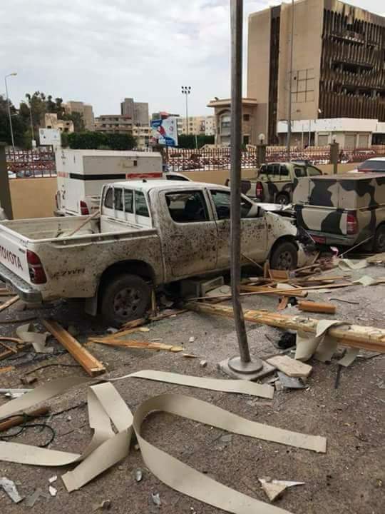 Libya- mindestens wurden 4 getötet und 10 verwundet bei Selbstmordattentaten (möglich Zwilling) auf Hofkomplex in Misrata, zusätzliche Berichte über Kanonenfeuer