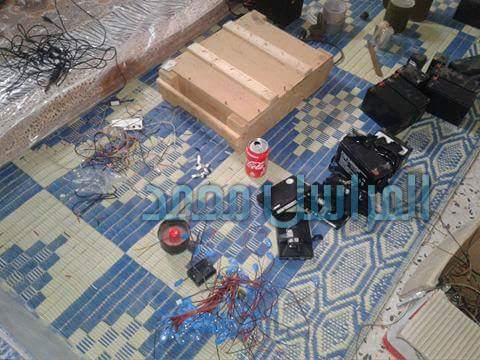 LNA encuentra bebidas de Coca Cola junto con otras cosas después de tomar el control de las posiciones de Amo Militia en Subratha West de Trípoli, Libia