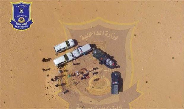 Fotos der Libya- Misrata-Kriminalabteilung, die die Überreste der 21 Kopten auf der Hinrichtungsstätte in der Nähe von Sirte