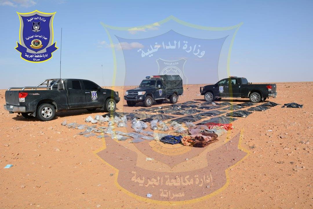 Fotos der Libya- Misrata-Kriminalabteilung, die die Überreste der 21 Kopten auf der Hinrichtungsstätte in der Nähe von Sirte