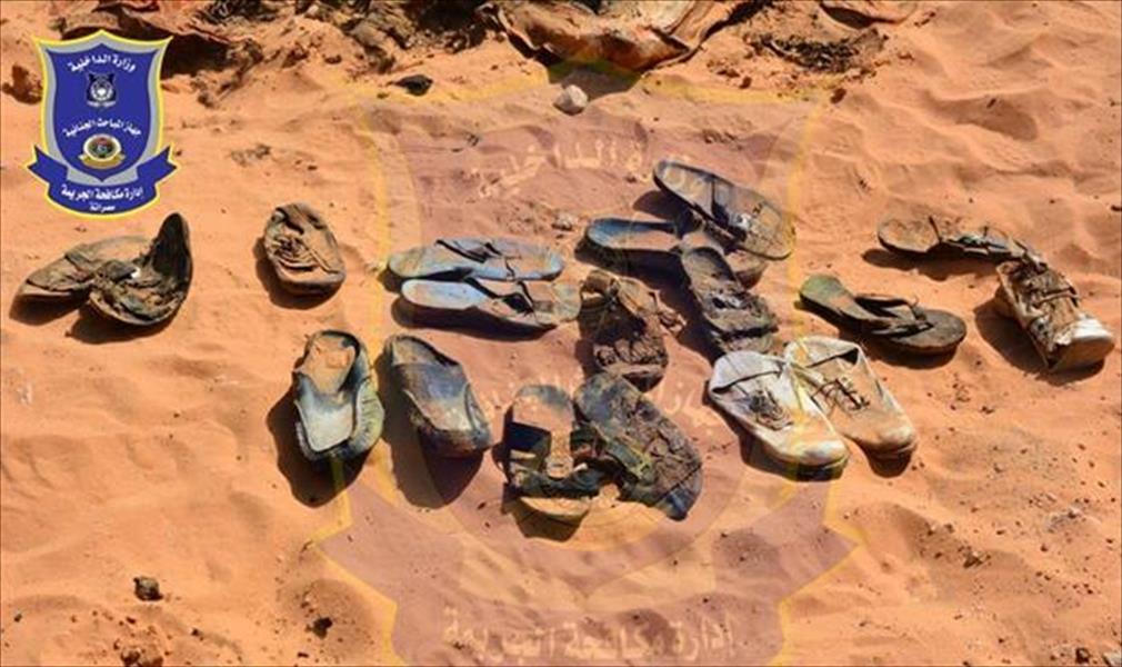 Fotos der Libya- Misrata-Kriminalabteilung, die die Überreste der 21 Kopten auf der Hinrichtungsstätte in der Nähe von Sirte