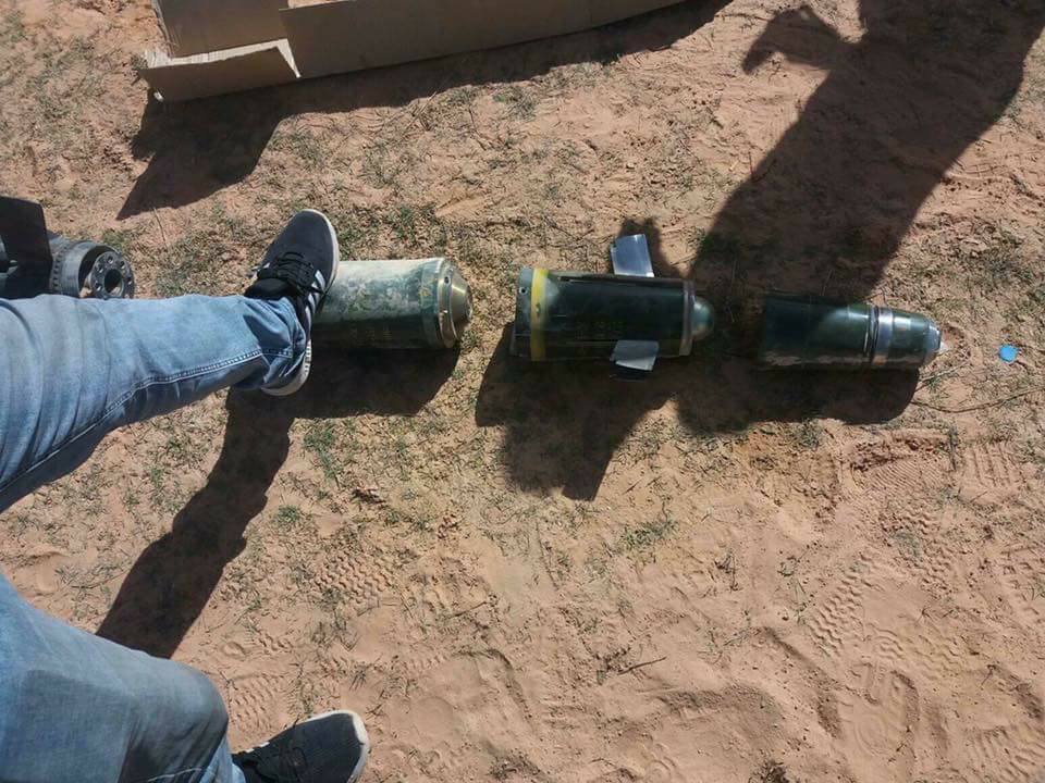 Libya - @thelibyatimes tarafından yayınlanan görüntüleri, Trablus\'un güneybatısında Warshefana\'ya GPS güdümlü 155 mmlik topun ateşlendiğini gösteriyor