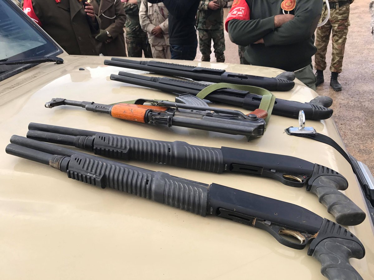 Libya- photos  @218Tv showing weapons (almost exclusively Turkish-made shotguns) confiscated from smugglers near Tobruk after an exchange of fire, during which a 2nd vehicle fled the area   