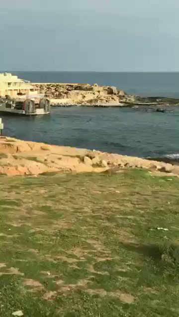 Video of the moment US mission leaving the city of palm / Janzur in a US boat early in the morning 