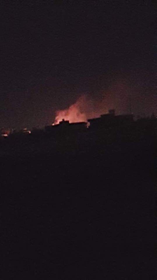 سقوط قذيفة في الـ4 شوارع السويحلي بمنطقة الخلة .   