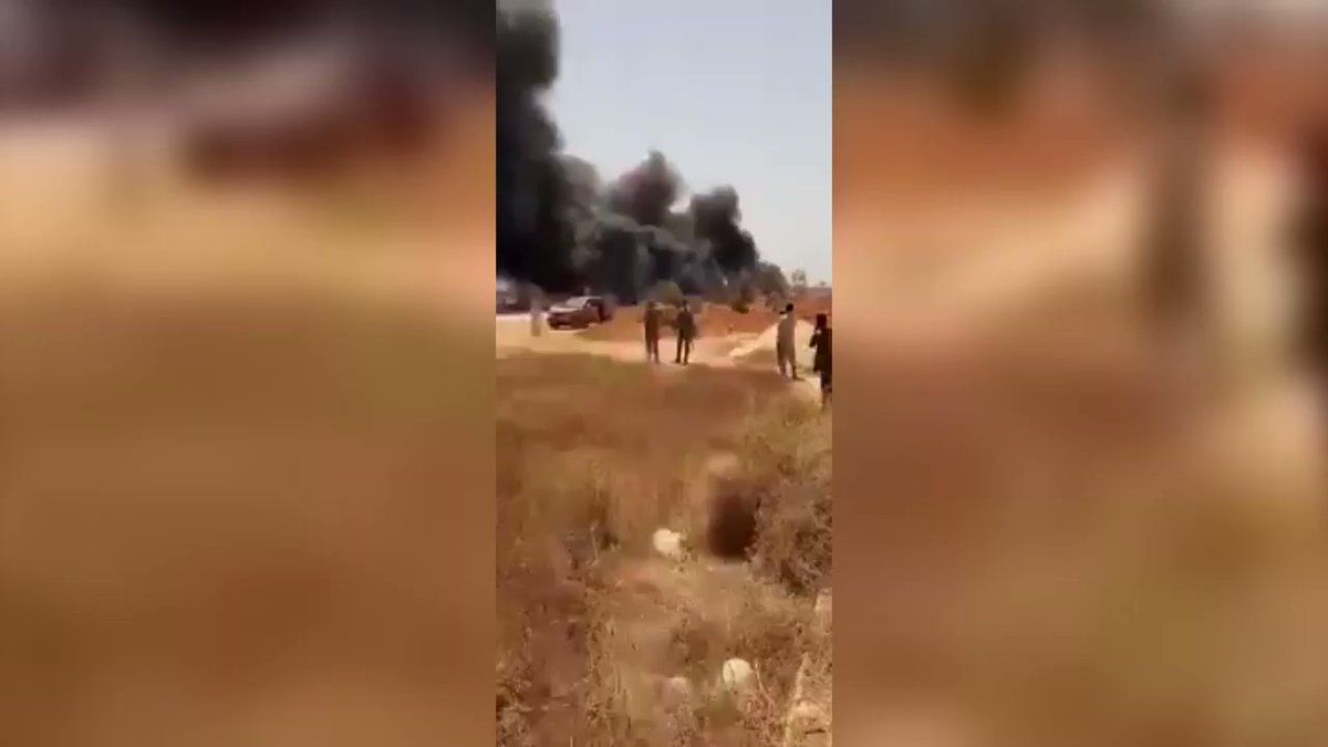 فيديو يظهر عملية تفجير استهدفت تشييع جنازة اللواء_خليفة_المسماري في مقبرة_الهواري بنغازي ليبيا  المصدر:  بنغازي الأصلية    