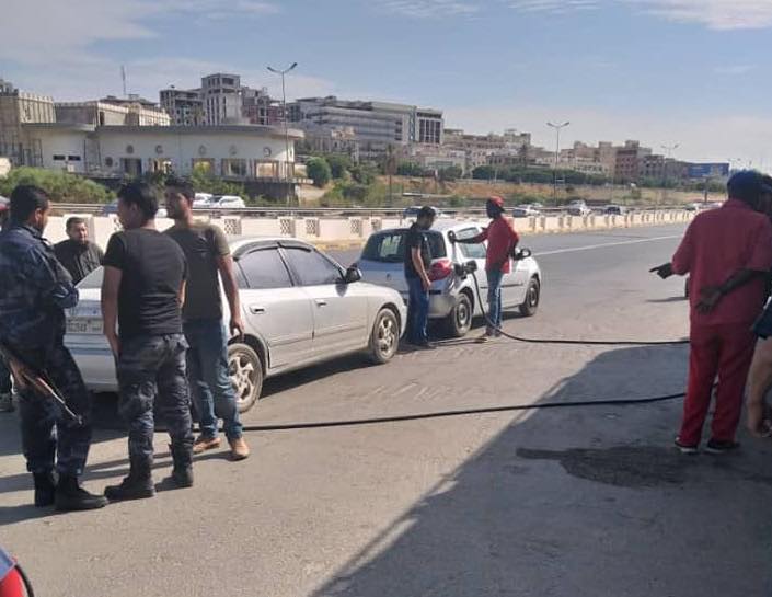 Brega Oil Marketing Company has initiated mobile refueling services in Tripoli to end long queues of motorists at fuel stations   