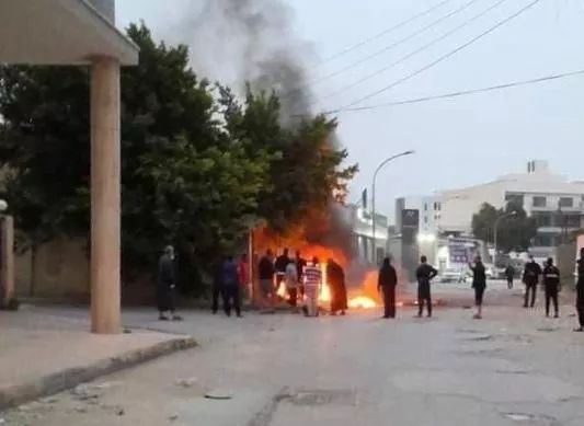 A random shell has landed in Ras Hassan neighborhood, in the center of the Libyan capital, Tripoli, which led to the burning of a parked car in the street without any human casualties