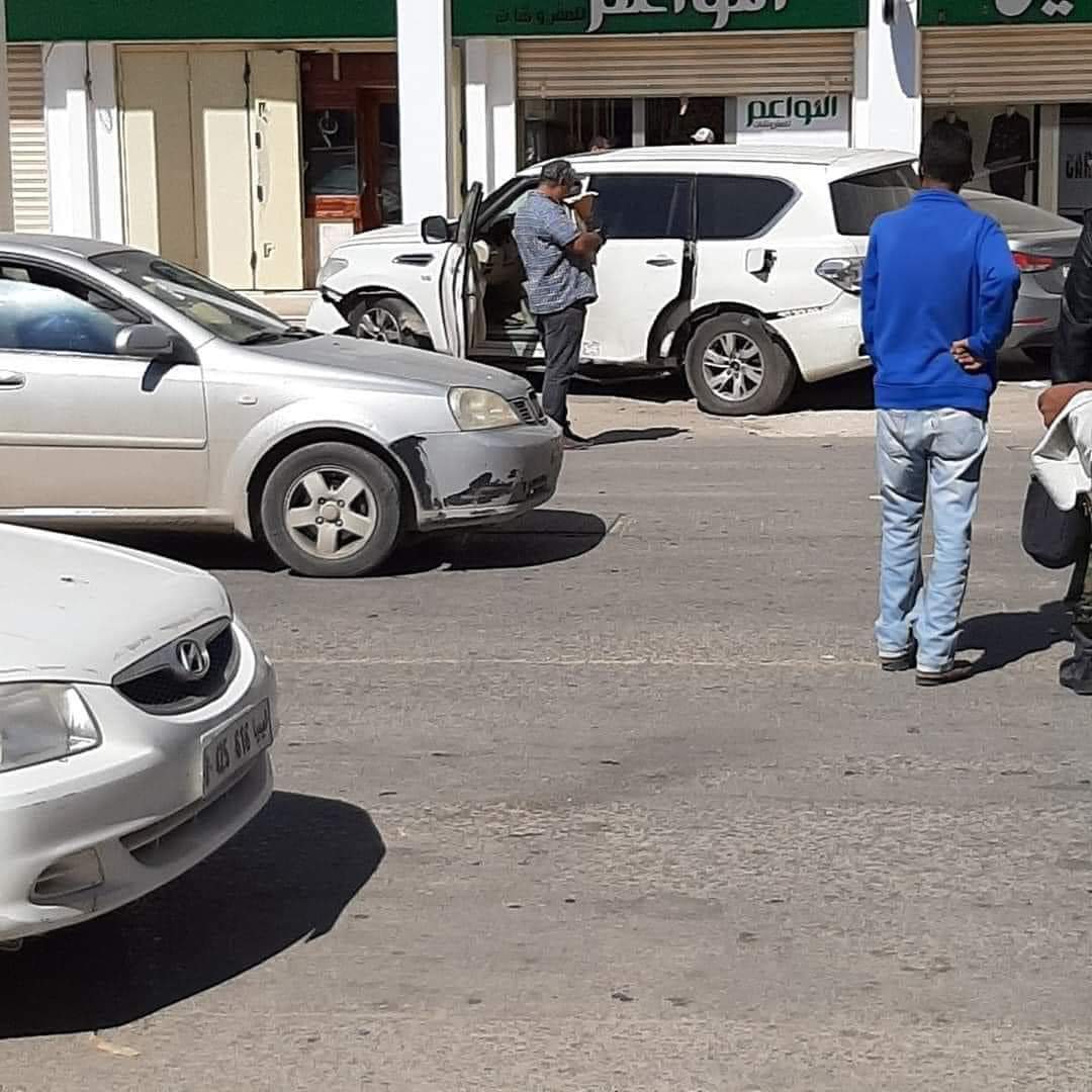 بنغازي نجاة عزالدين الوكواك أحد قادة مليشيات حفتر من محاولة اغتيال بواسطة لاصقة زرعت بسيارته ، بمنطقة البركة بمدينة بنغازي.  عزالدين الوكواك متهم بتفجير الثانوية العسكرية والتي راح ضحيتها 21 طالب ، وقد إعترف بجريمته هذه وبعدة جرائم أخرى عندما تم القبض عليه من قبل فرج قعيم