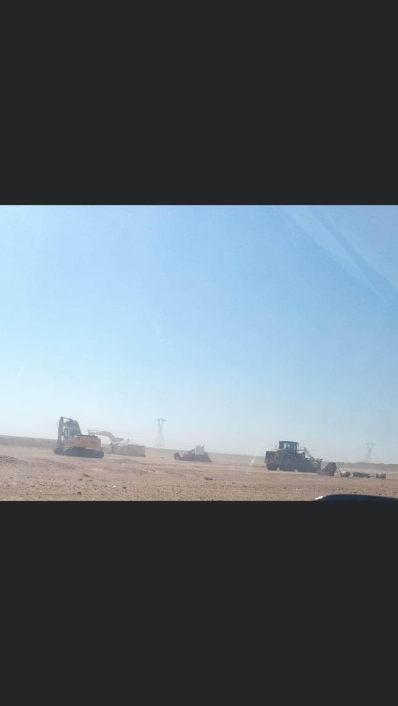 LNA constructing trenches and berms along the Sirte-Jufra road