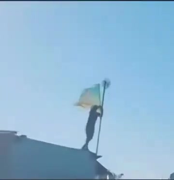 The Amazigh flag has now been removed from the Ras Jedir crossing by the forces of Zawiya and Namrush in the capital.