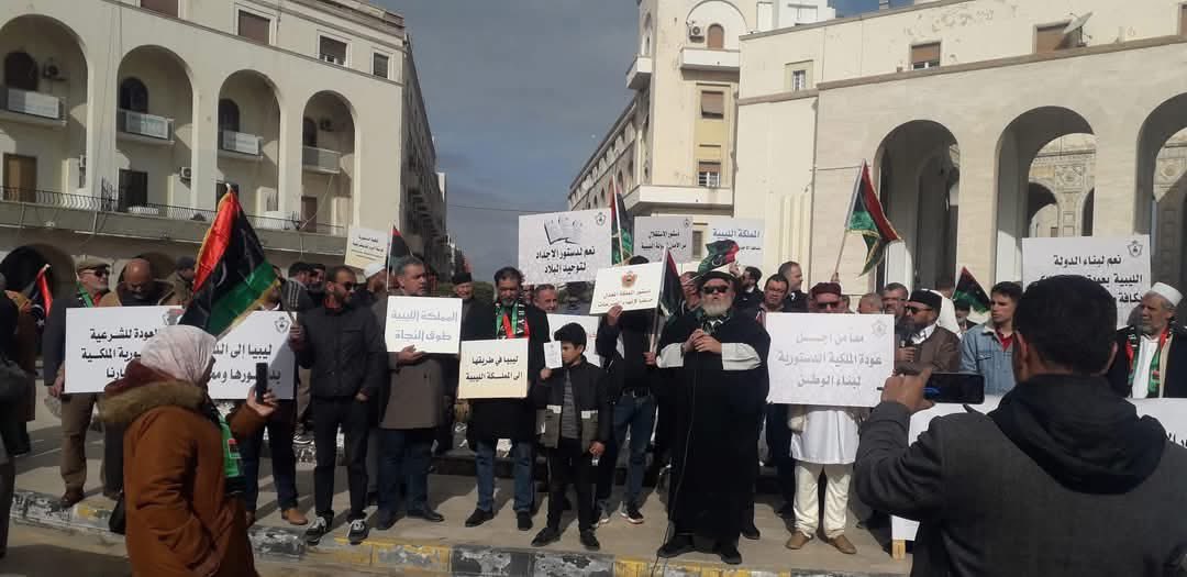 Tripoli: Protest op het Algerijnse plein met de eis voor de terugkeer van de constitutionele legitimiteit en de monarchie in Libië